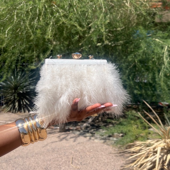 Elegant Cream Feathered top handle bag - Picture 1 of 7